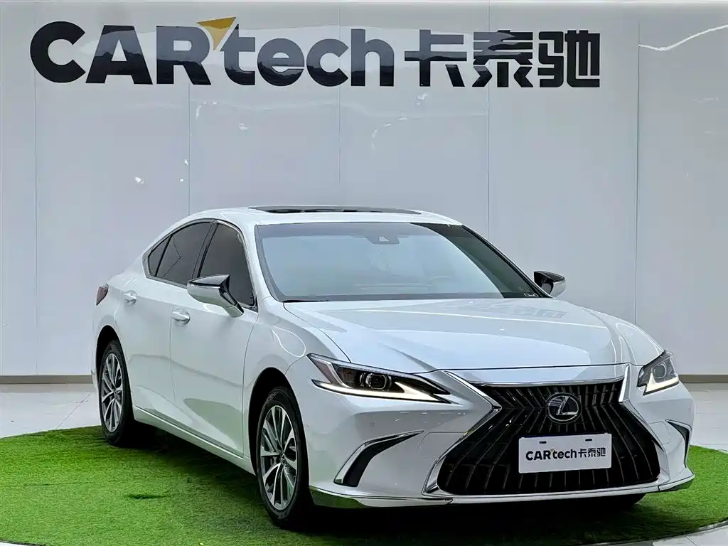 Lexus ES 2024