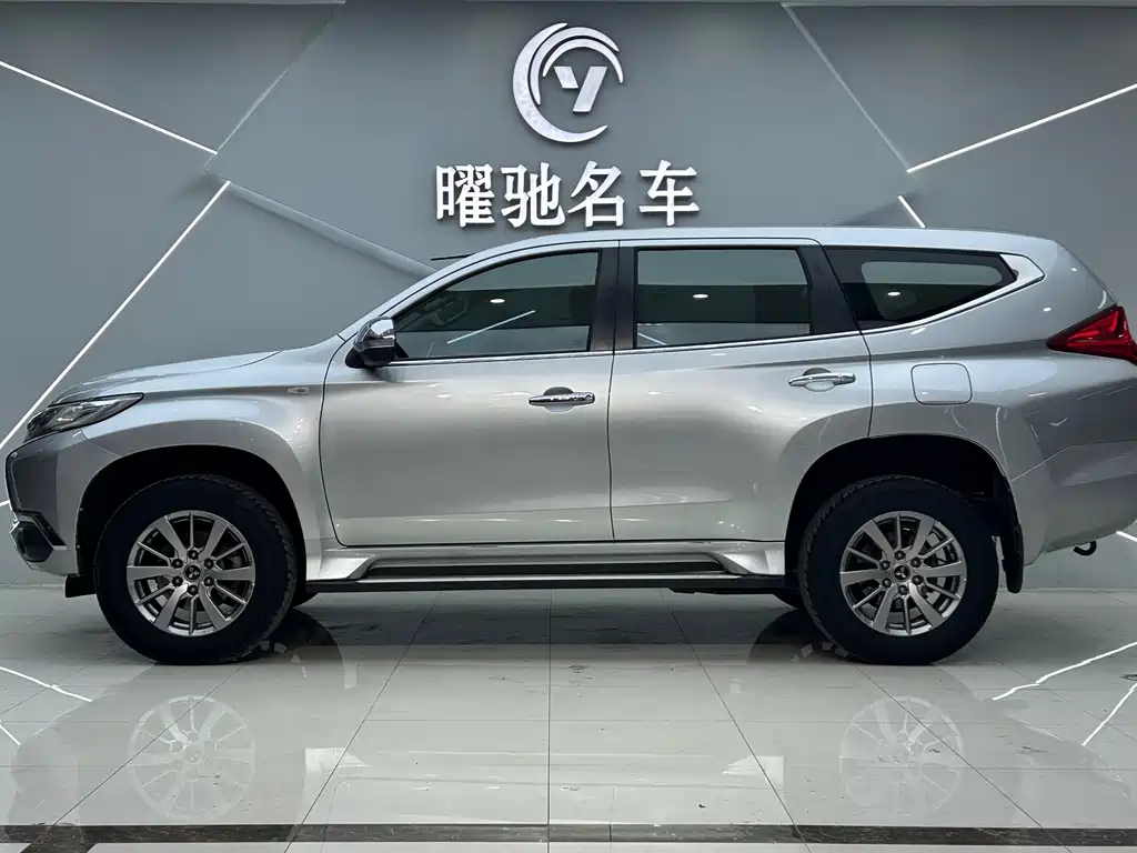 Mitsubishi Pajero 2021
