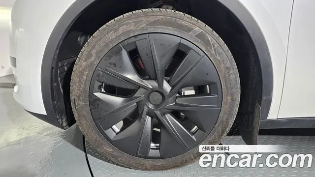 Tesla Model Y 2024