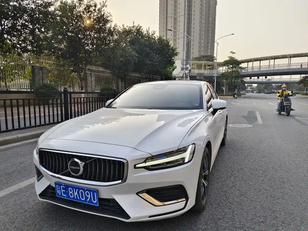 Volvo S60 2023