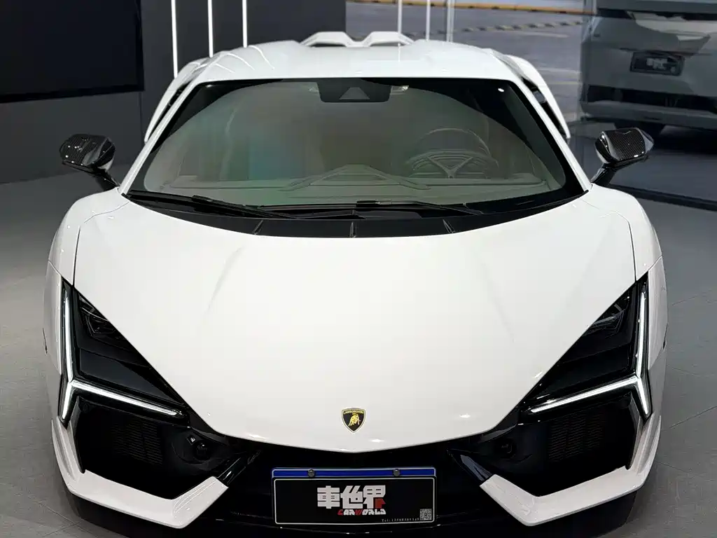 Lamborghini Revuelto 2025