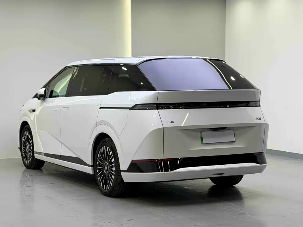 Xpeng X9 2025