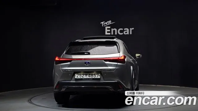 Lexus UX 2021