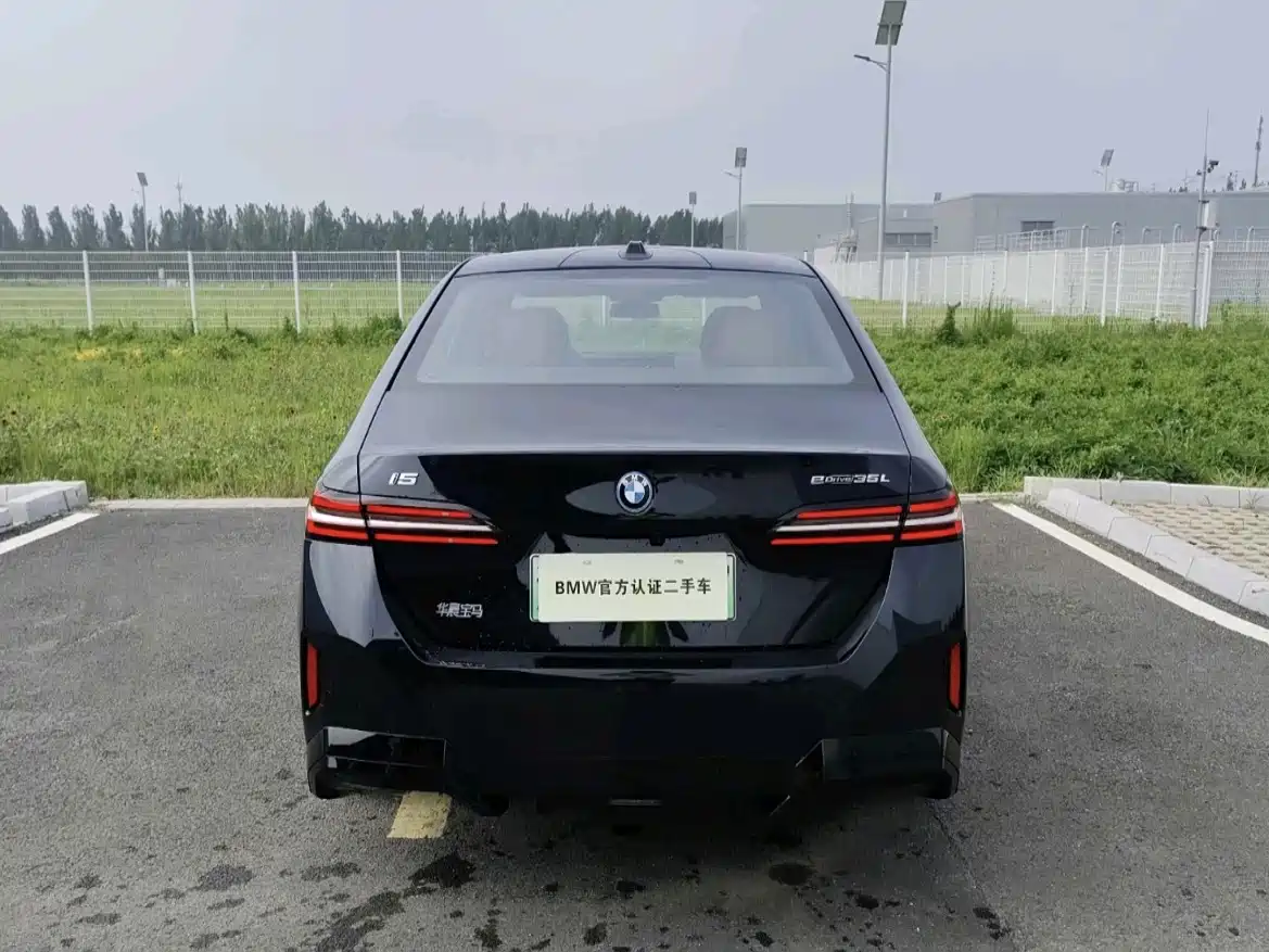 BMW i5 2025
