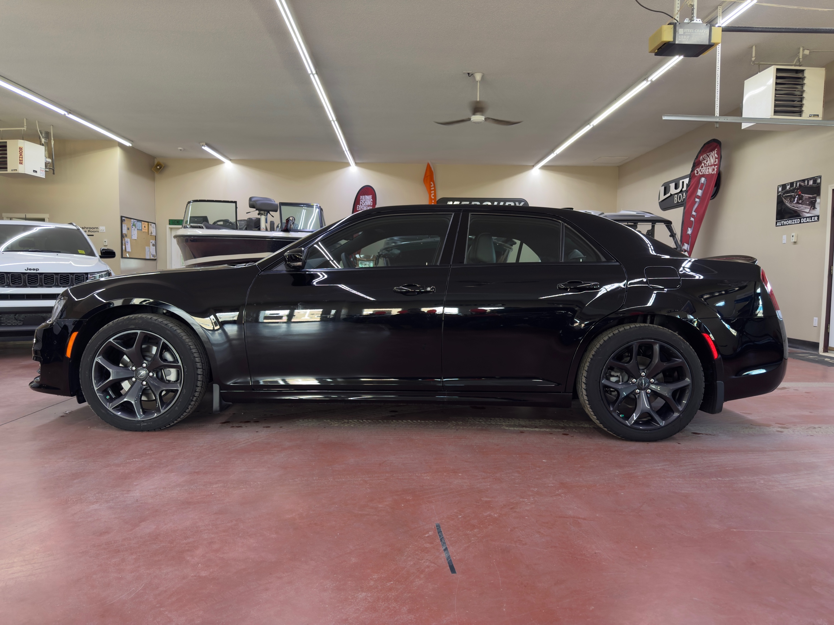 Chrysler 300 2023