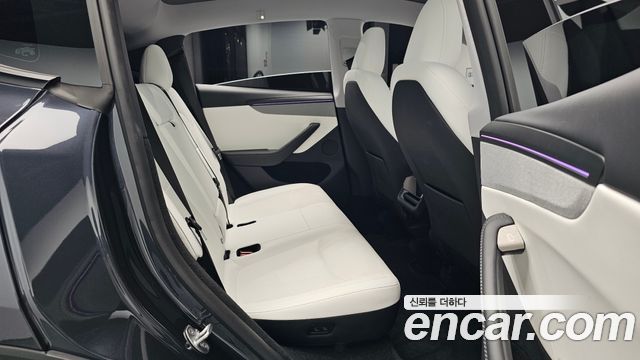 Tesla Model Y 2025