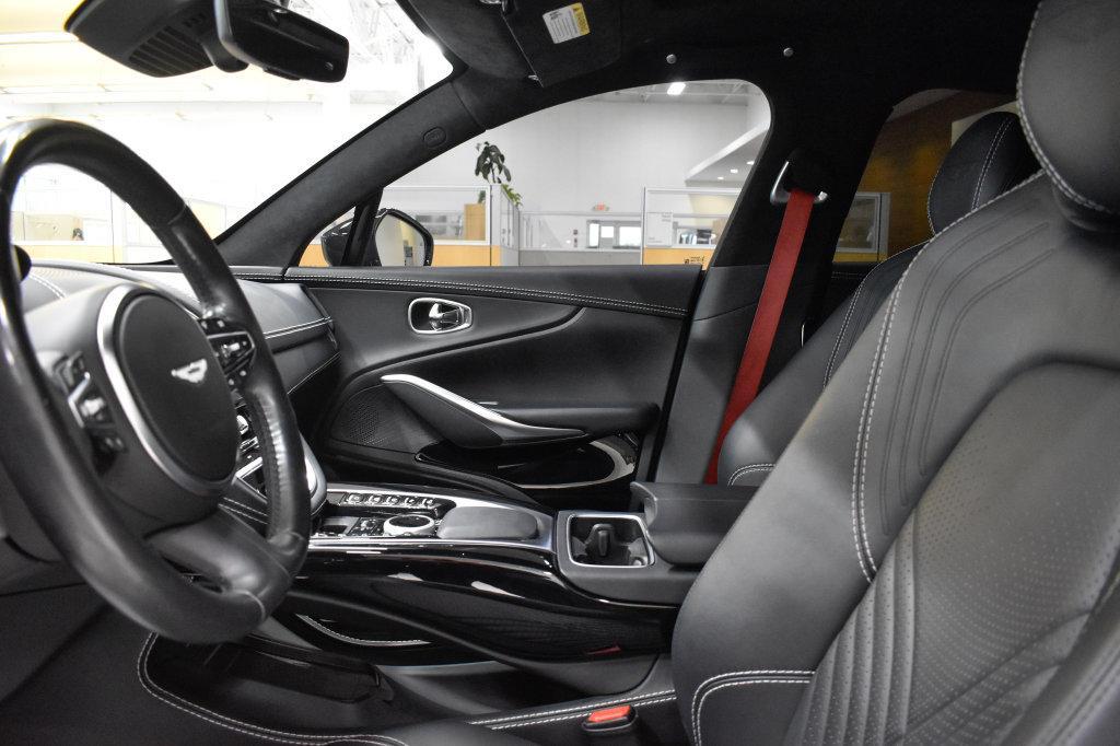 Aston Martin DBX 2022