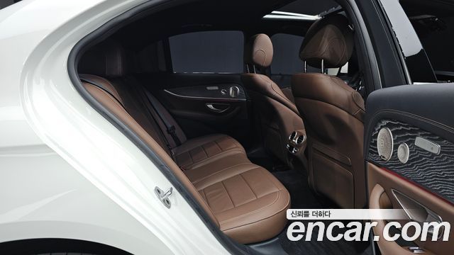 Mercedes-Benz E-Класс 2023