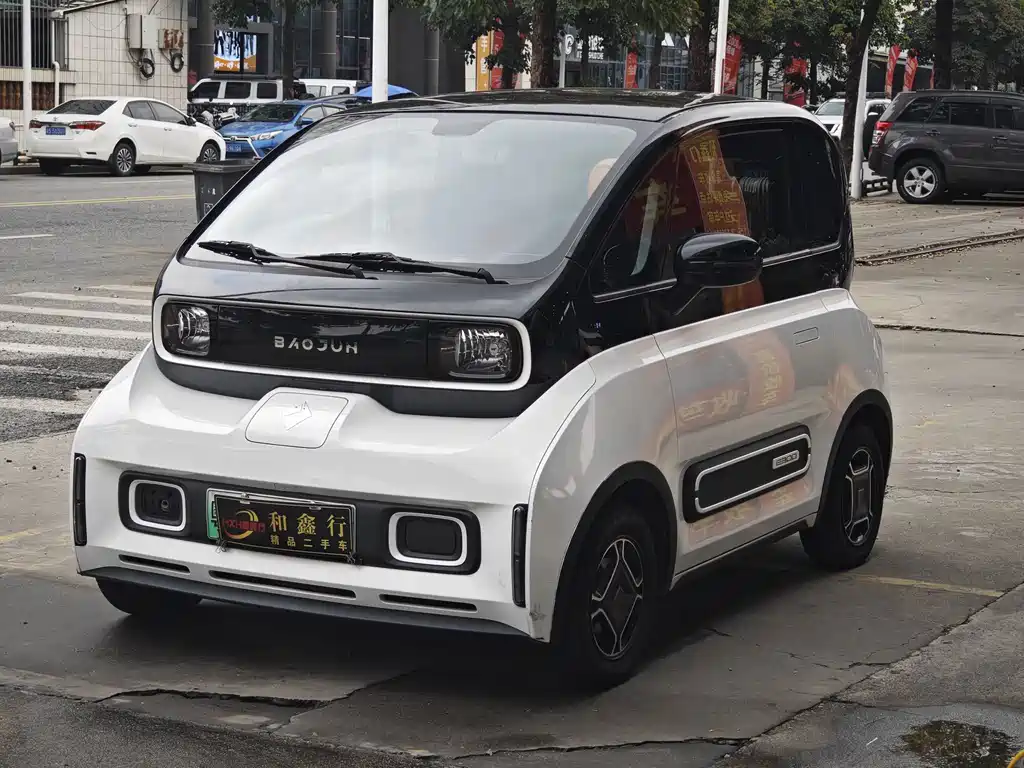Baojun E300 2021