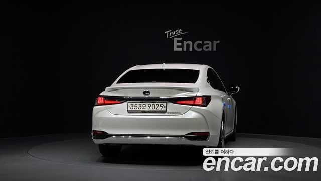 Lexus ES 2023