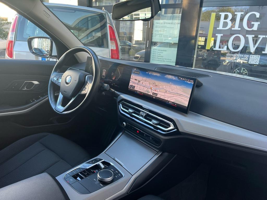 BMW 318 2023