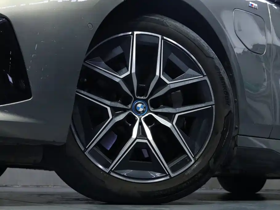 BMW i5 2024