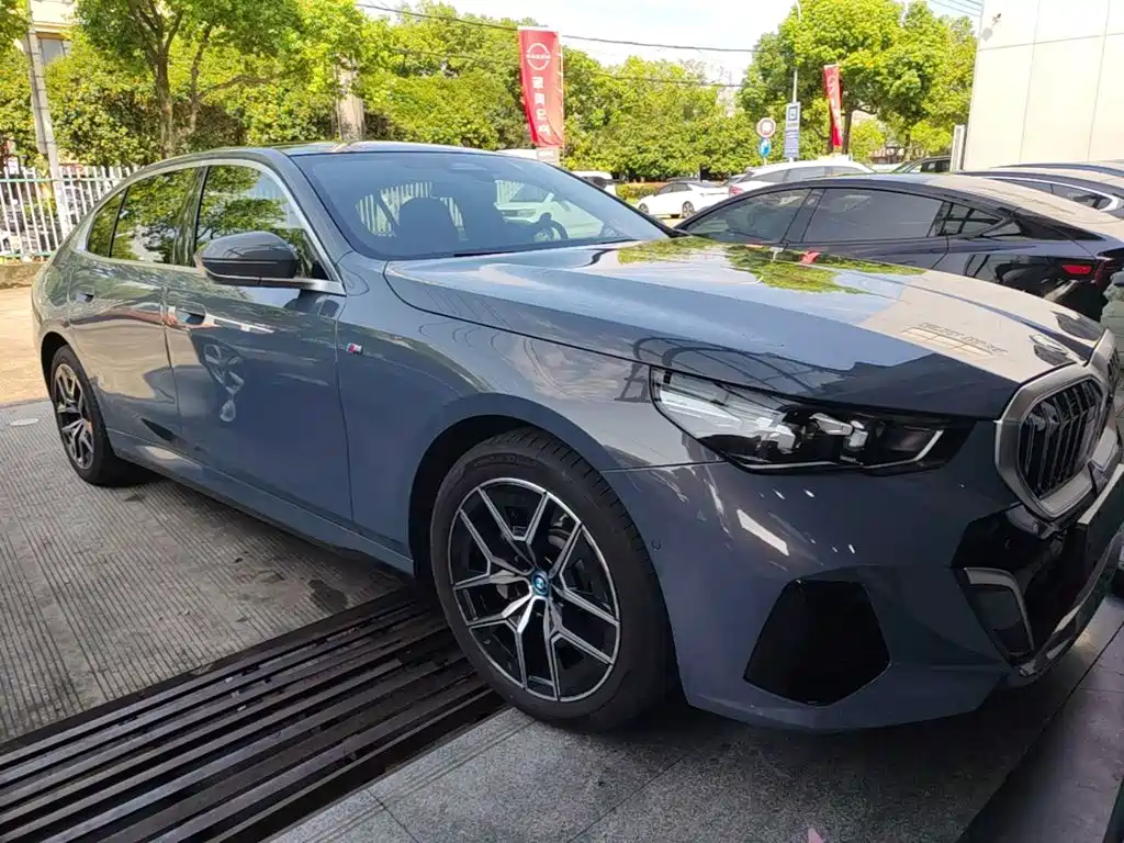 BMW i5 2024