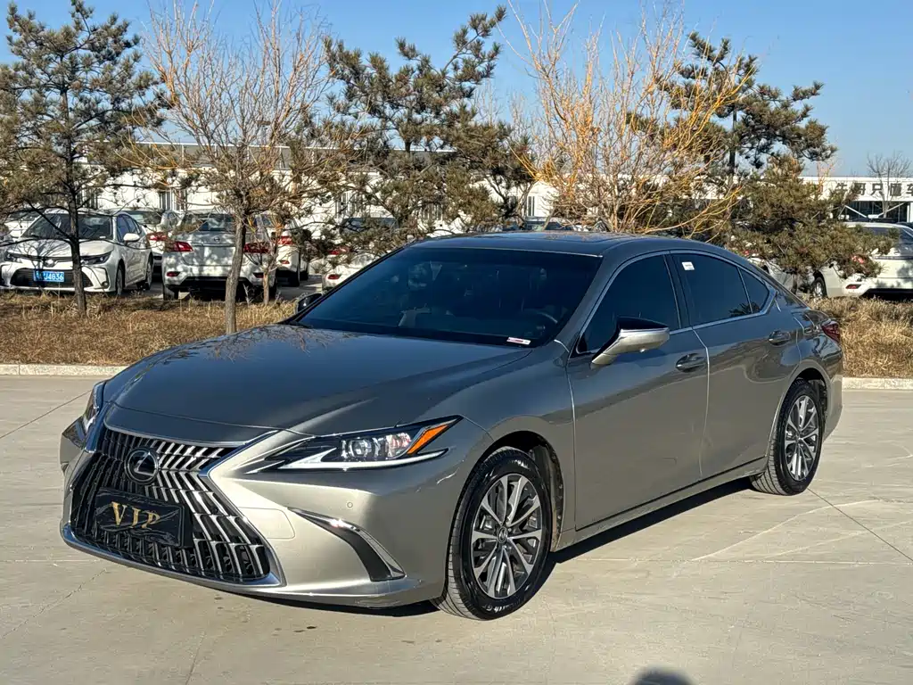 Lexus ES 2024