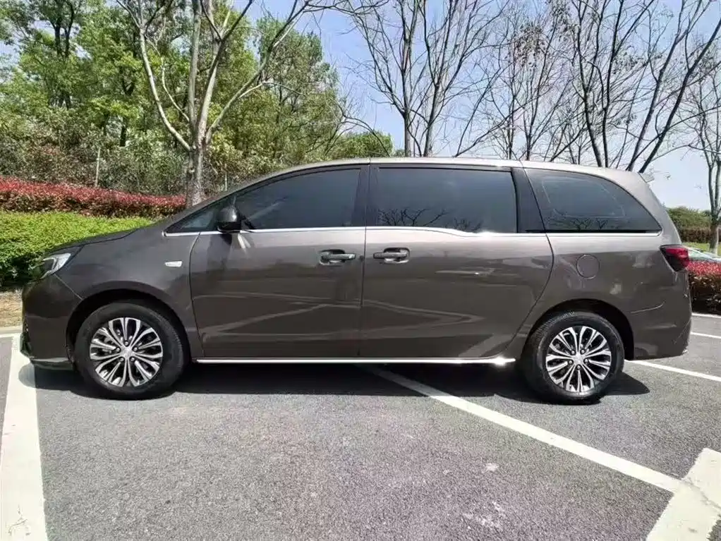 Buick GL8 2025