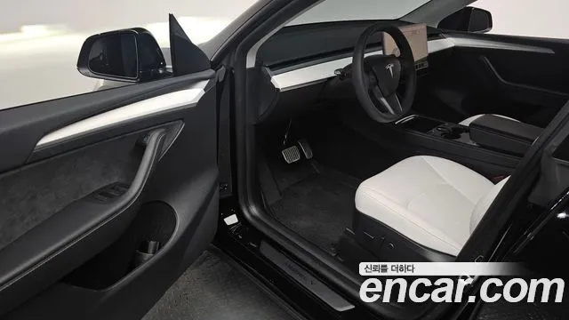 Tesla Model Y 2024