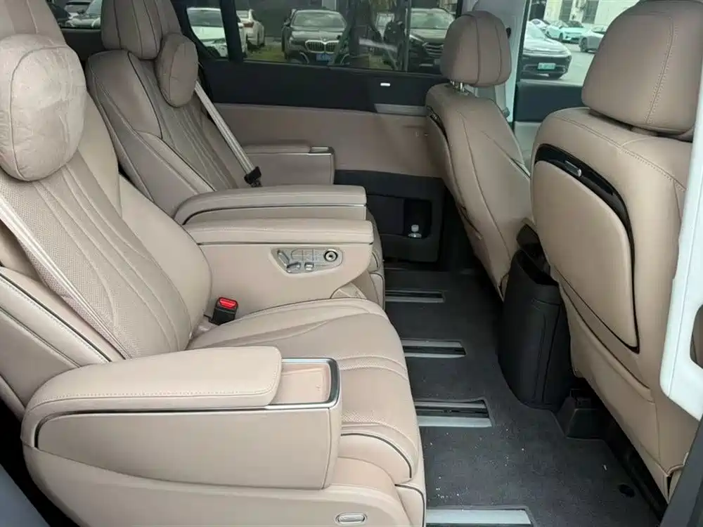 Xpeng X9 2025