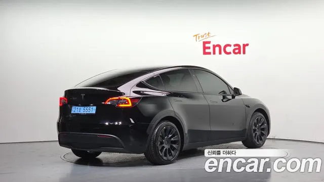 Tesla Model Y 2024