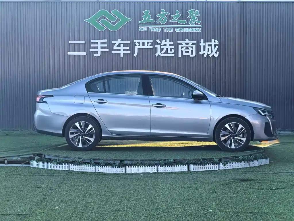 Peugeot 408 2023