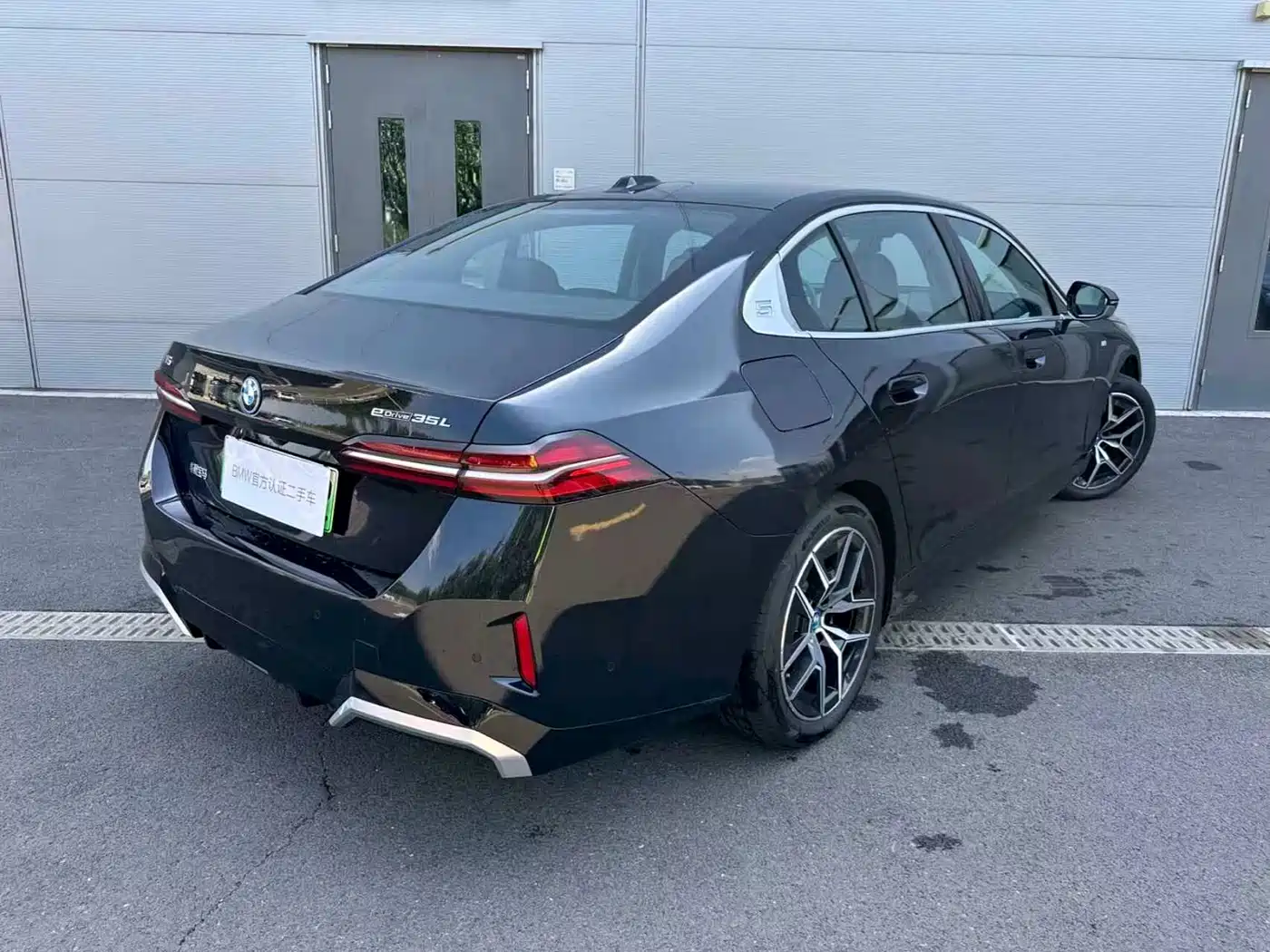 BMW i5 2025