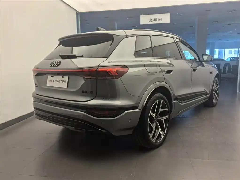 Audi e-tron 2025