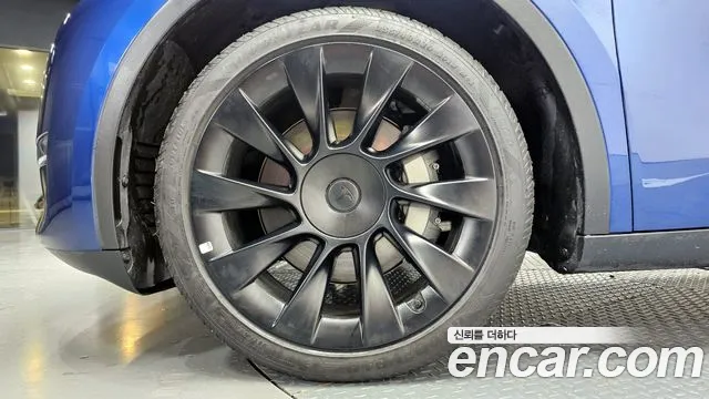 Tesla Model Y 2024