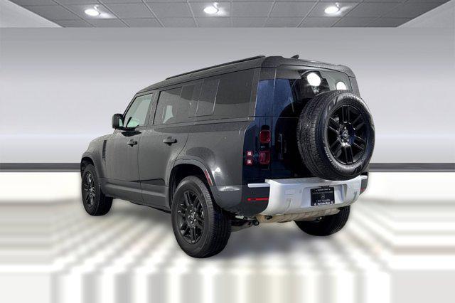 Land Rover Defender 2025