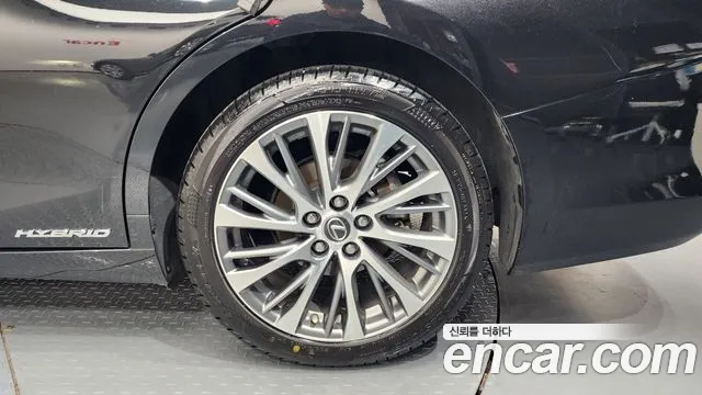 Lexus ES 2021