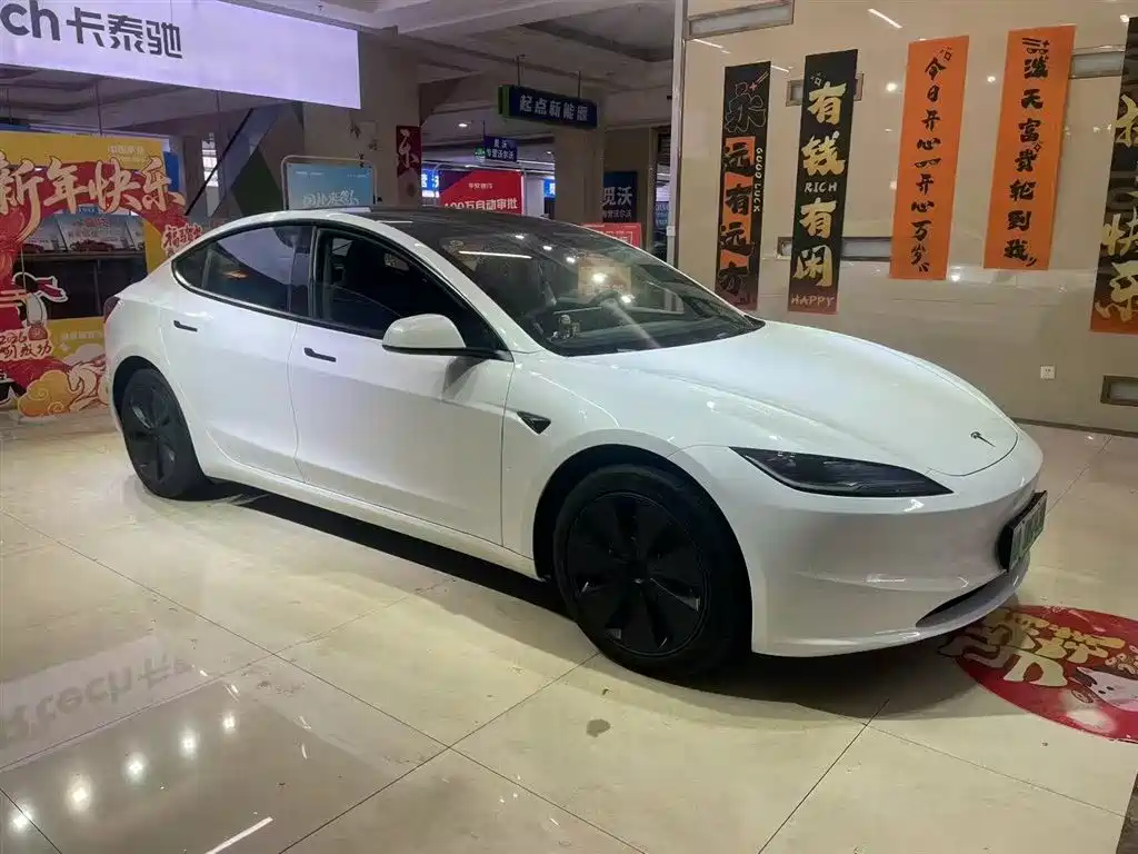 Tesla Model 3 2024
