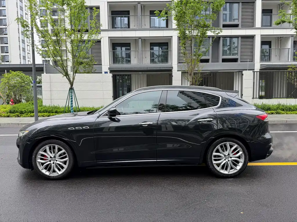 Maserati Levante 2022
