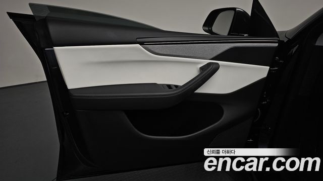 Tesla Model Y 2025