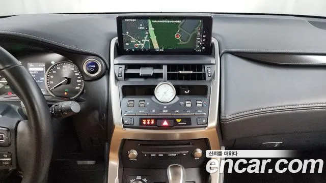 Lexus NX 2020