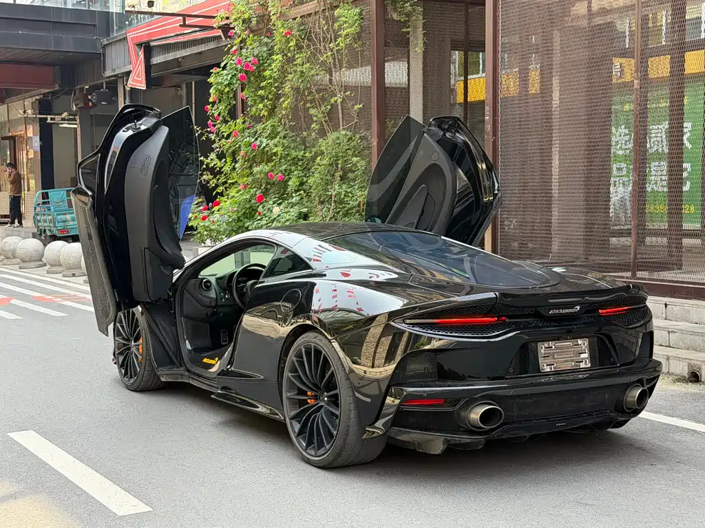 McLaren GT 2022