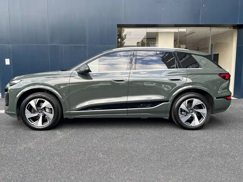 Audi e-tron 2025