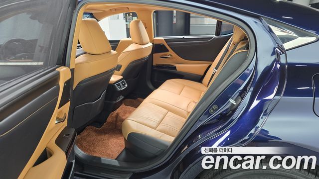 Lexus ES 2021