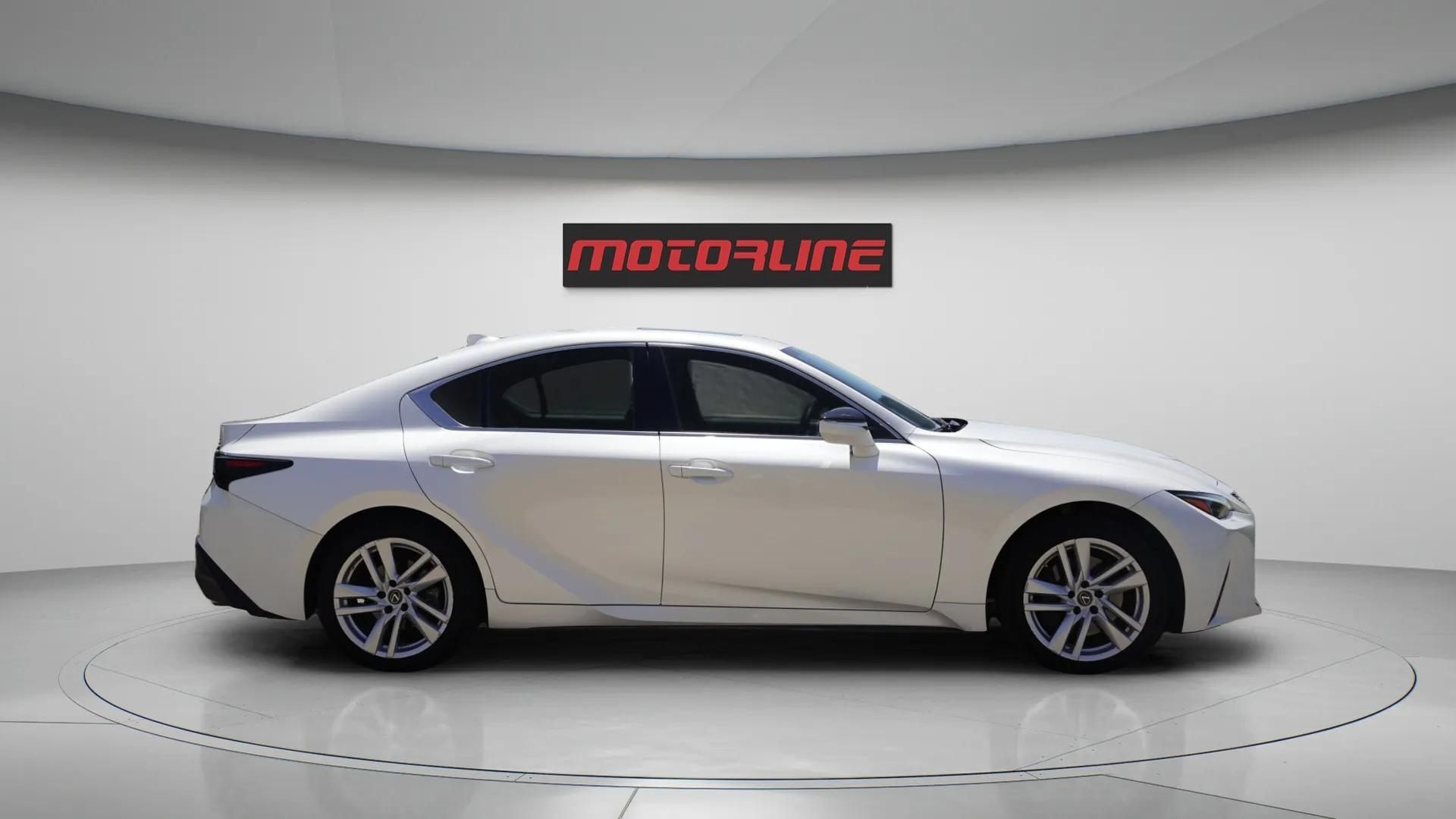 Lexus IS 2021