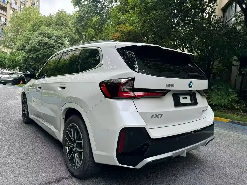 BMW iX1 2024