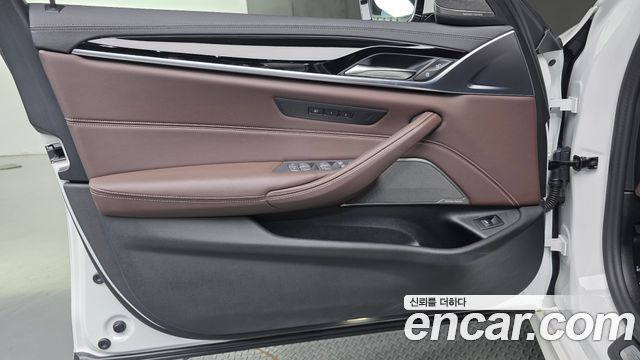 BMW 5 серии 2023