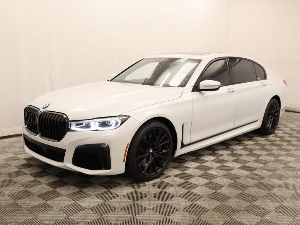BMW 750 2022