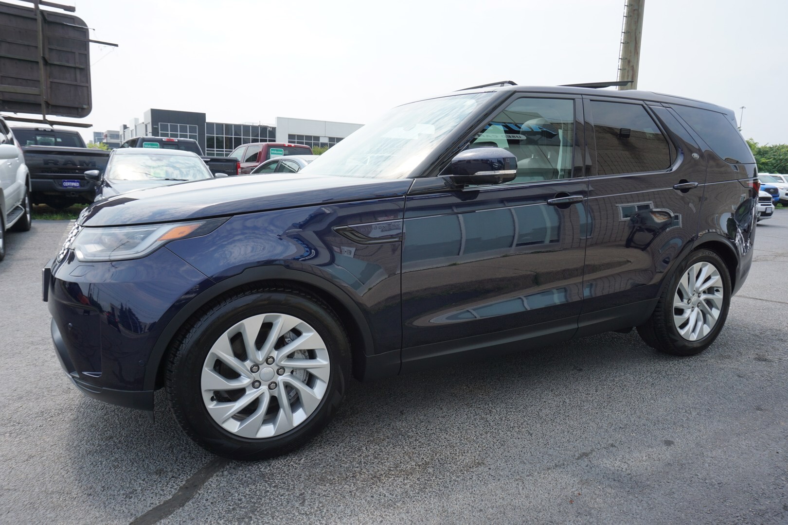 Land Rover Discovery 2023
