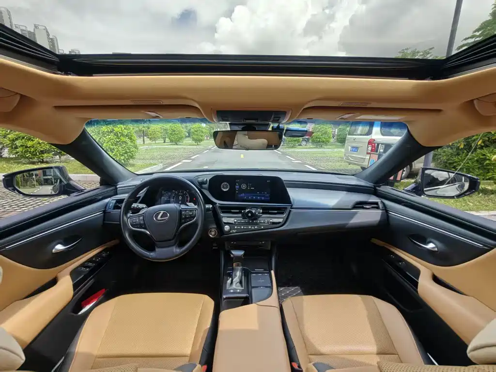 Lexus ES 2021