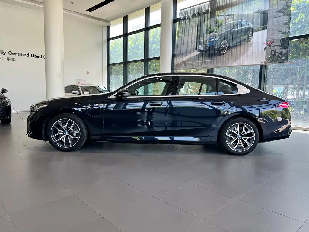 BMW i5 2025