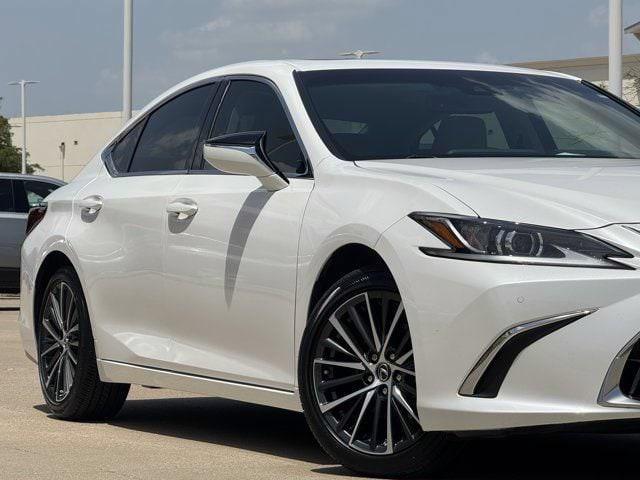 Lexus ES 2025