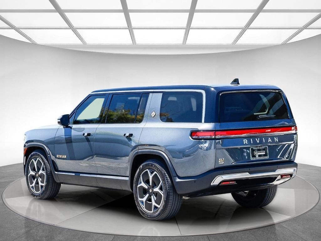 Rivian R1S 2023