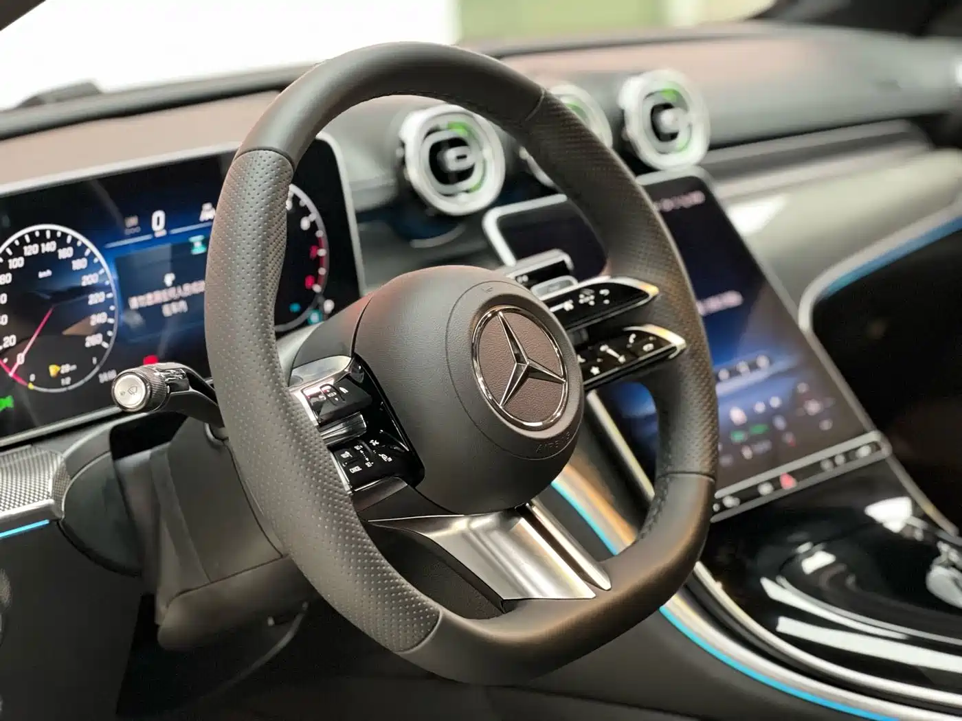 Mercedes-Benz C-Класс 2025