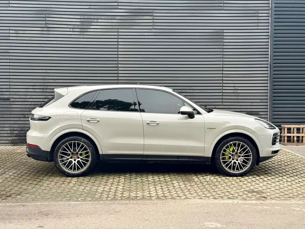 Porsche Cayenne 2023