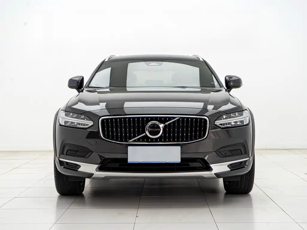 Volvo V90 2025