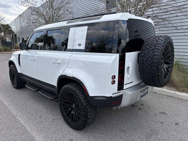 Land Rover Defender 2024
