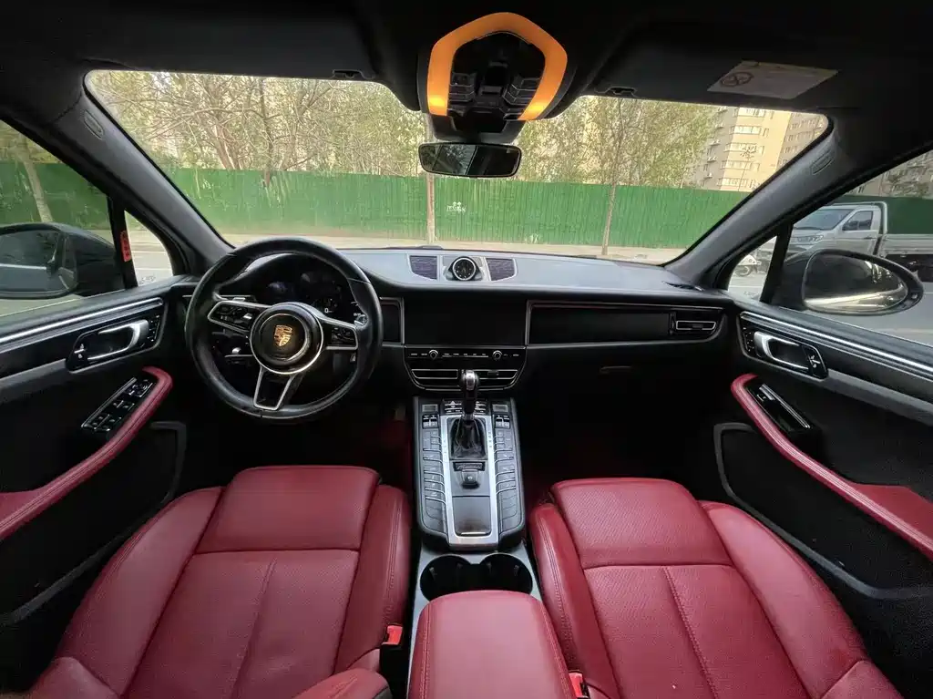 Porsche Macan 2021