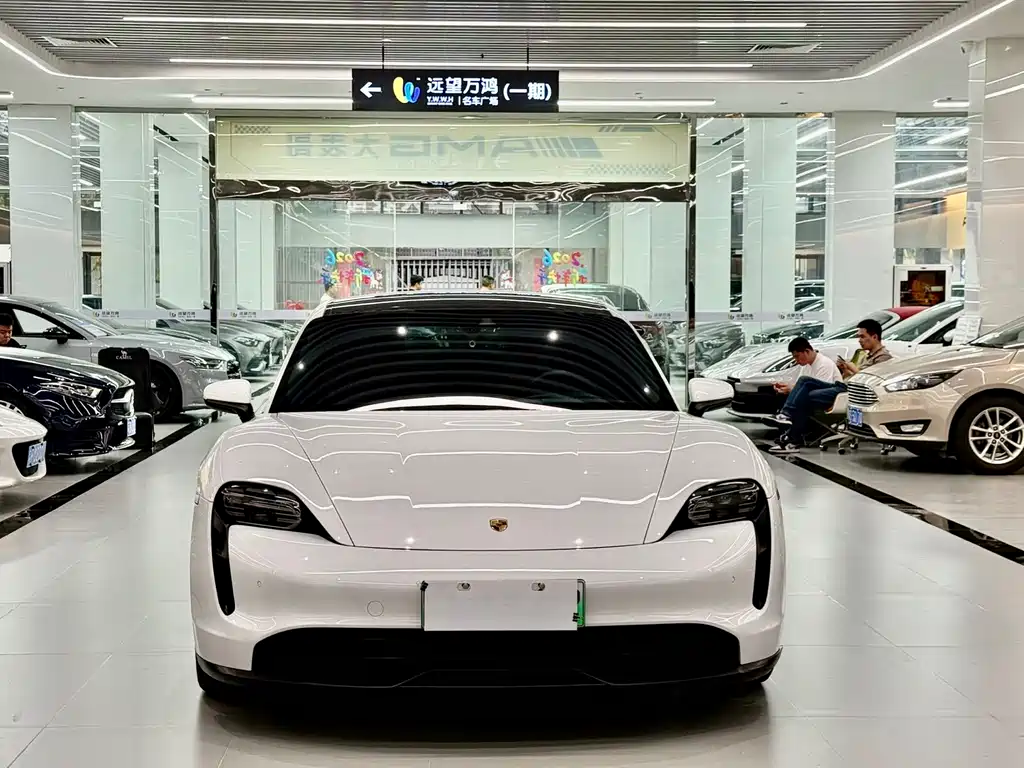 Porsche Taycan 2021